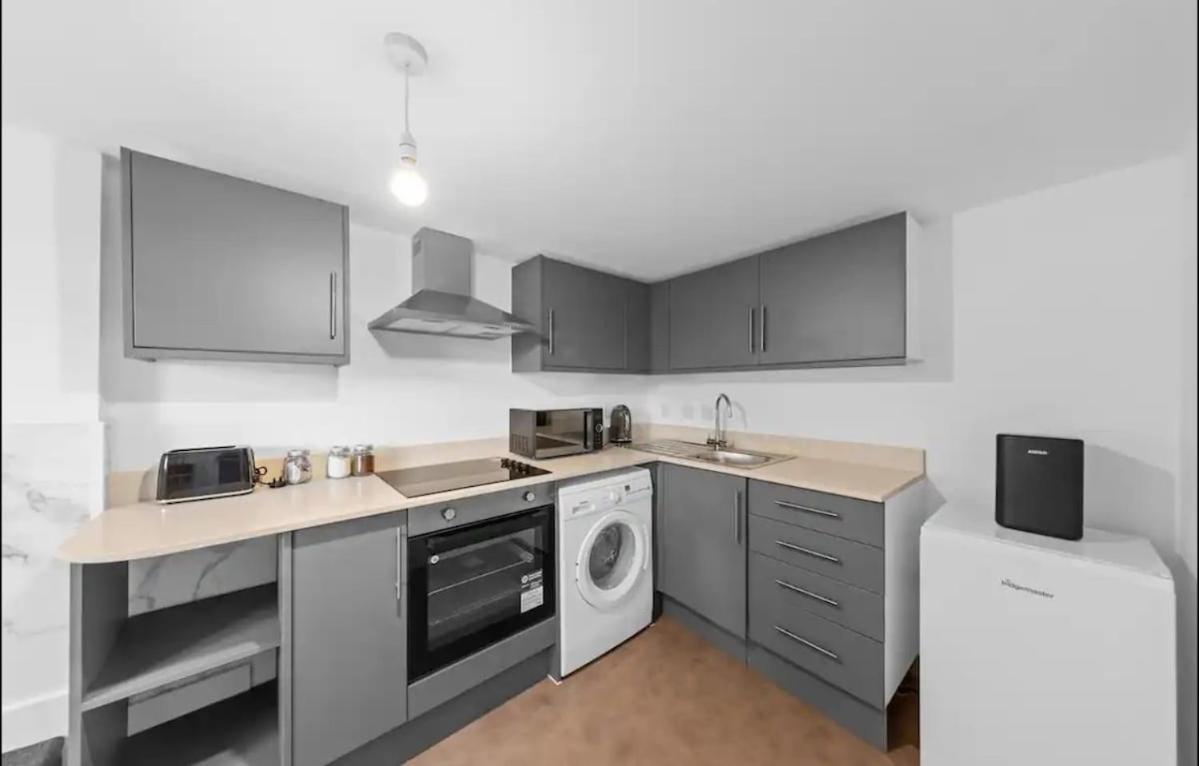 With En-suite And Hot-tub
