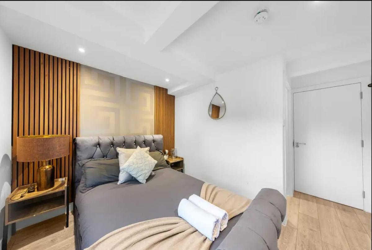 With En-suite And Hot-tub