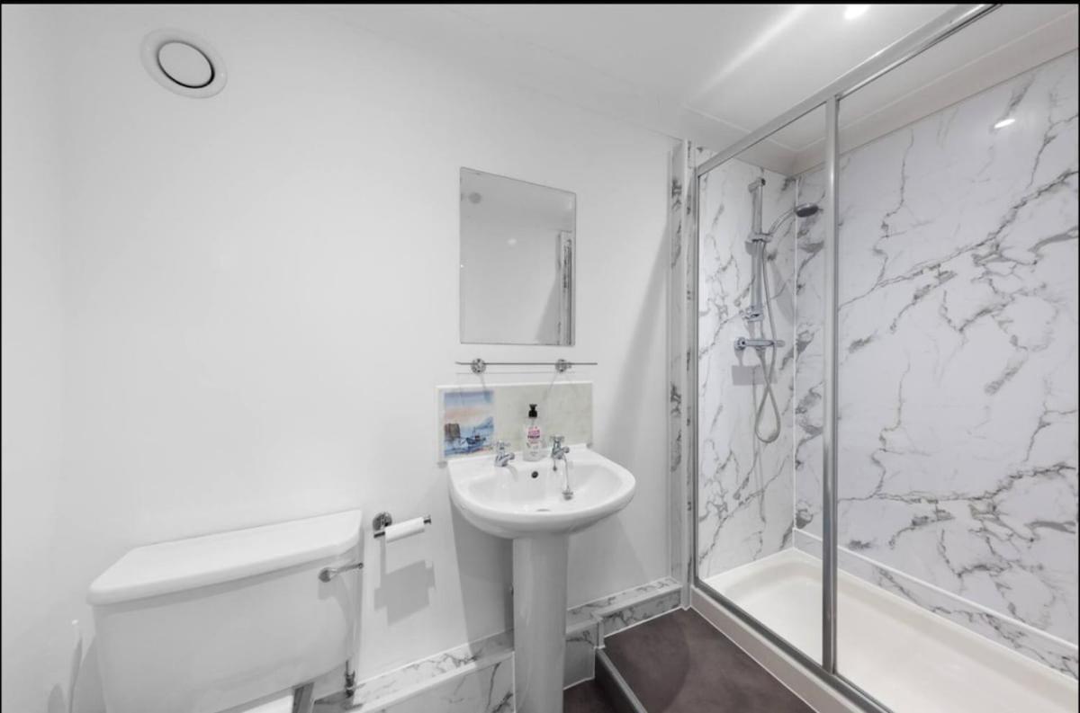 With En-suite And Hot-tub Apartment Canterbury