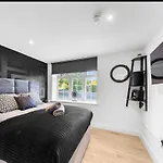 Canterbury City Guesthouse With All En-Suite Rooms And Hot-Tub