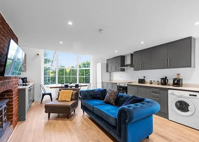 Canterbury City Guesthouse With All En-Suite Rooms And Hot-Tub