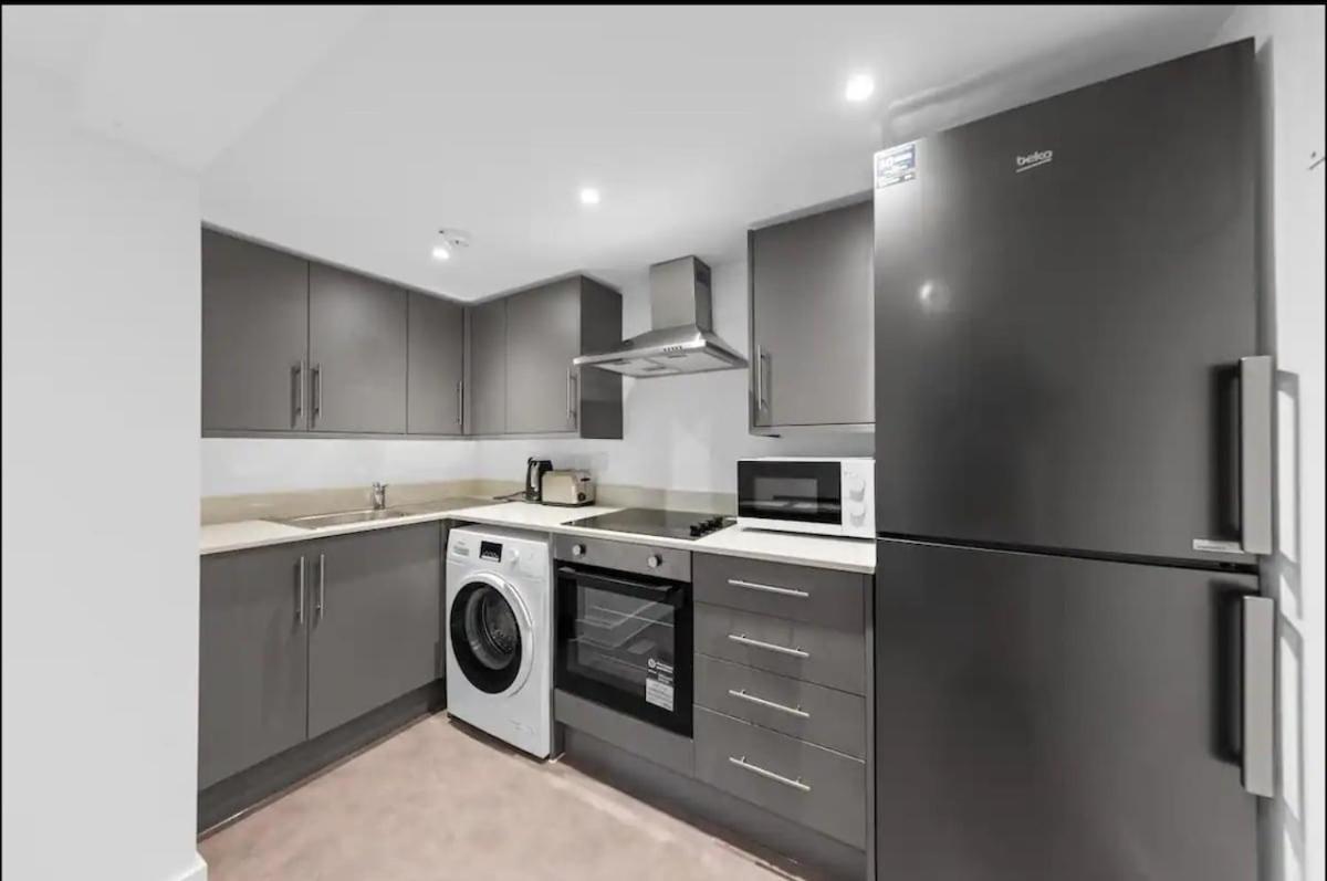 With En-suite And Hot-tub * Canterbury