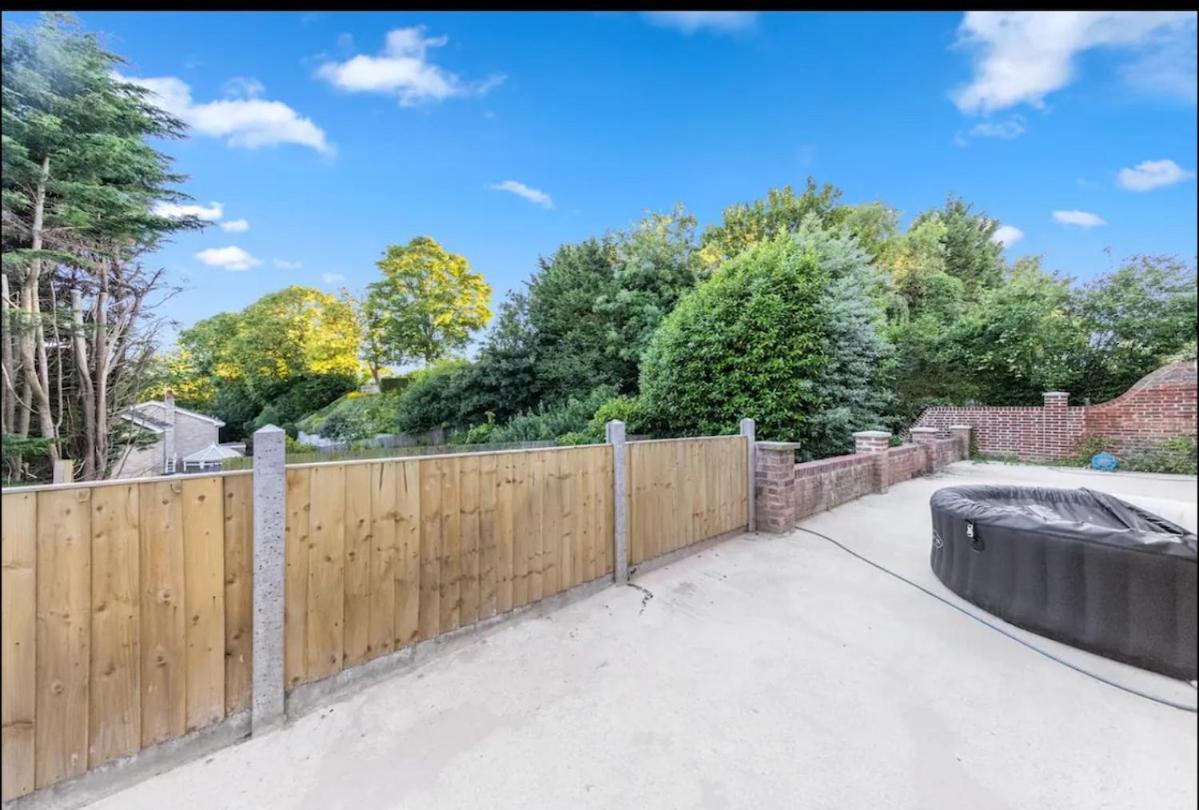 With En-suite And Hot-tub * Canterbury