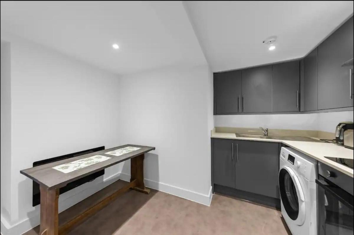 With En-suite And Hot-tub * Canterbury