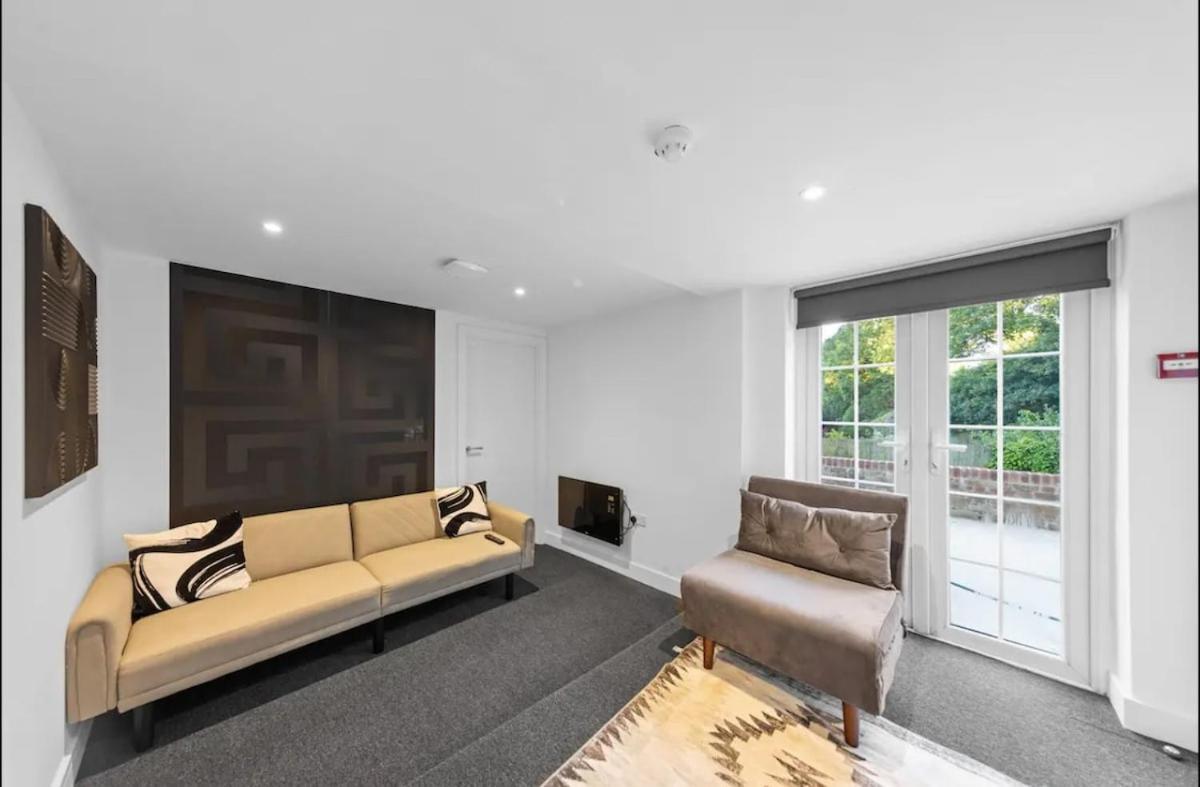 With En-suite And Hot-tub Apartment *