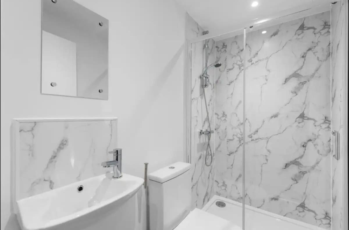 With En-suite And Hot-tub Apartment