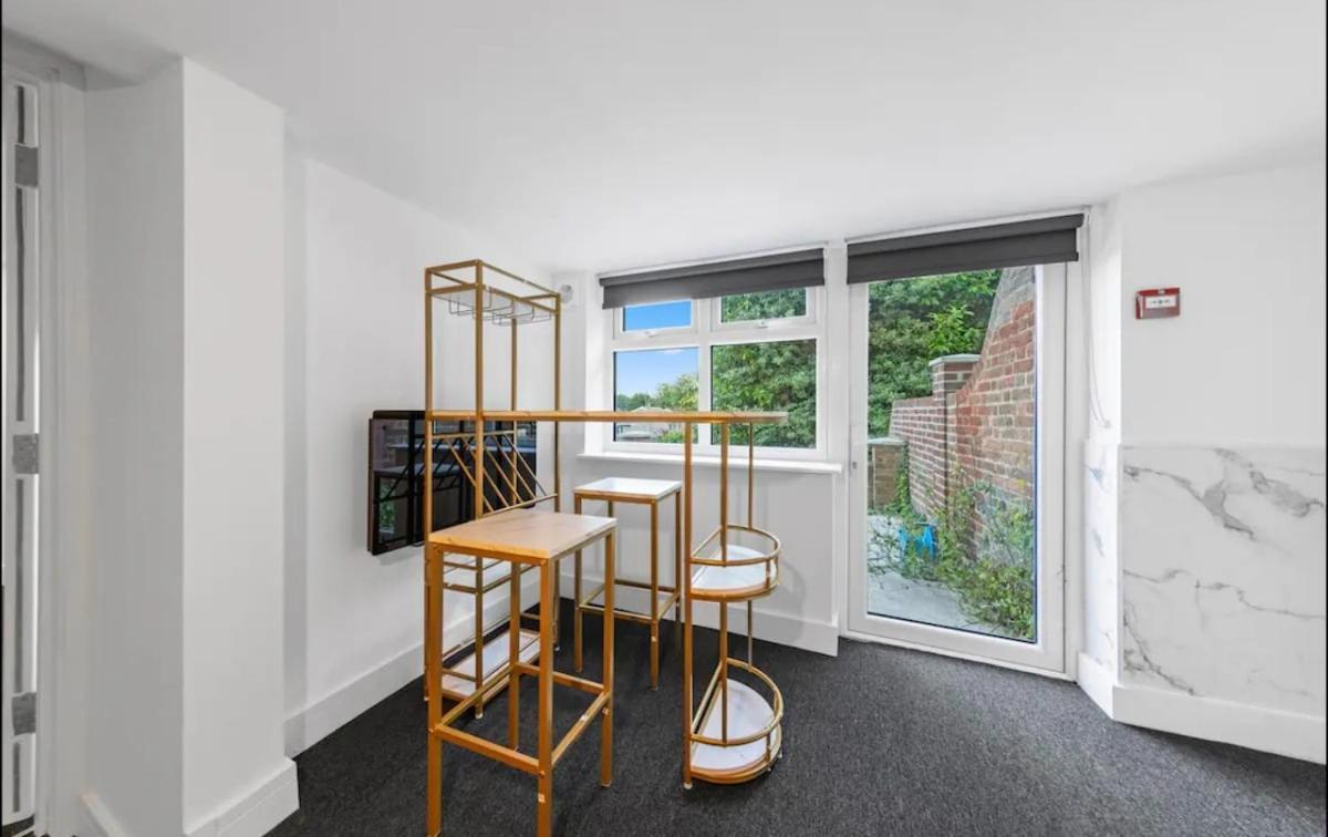 With En-suite And Hot-tub Apartment *