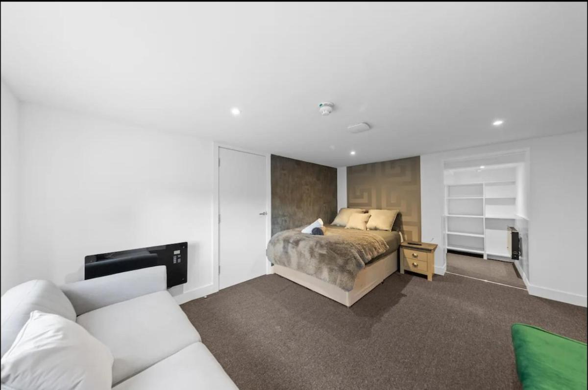 With En-suite And Hot-tub *