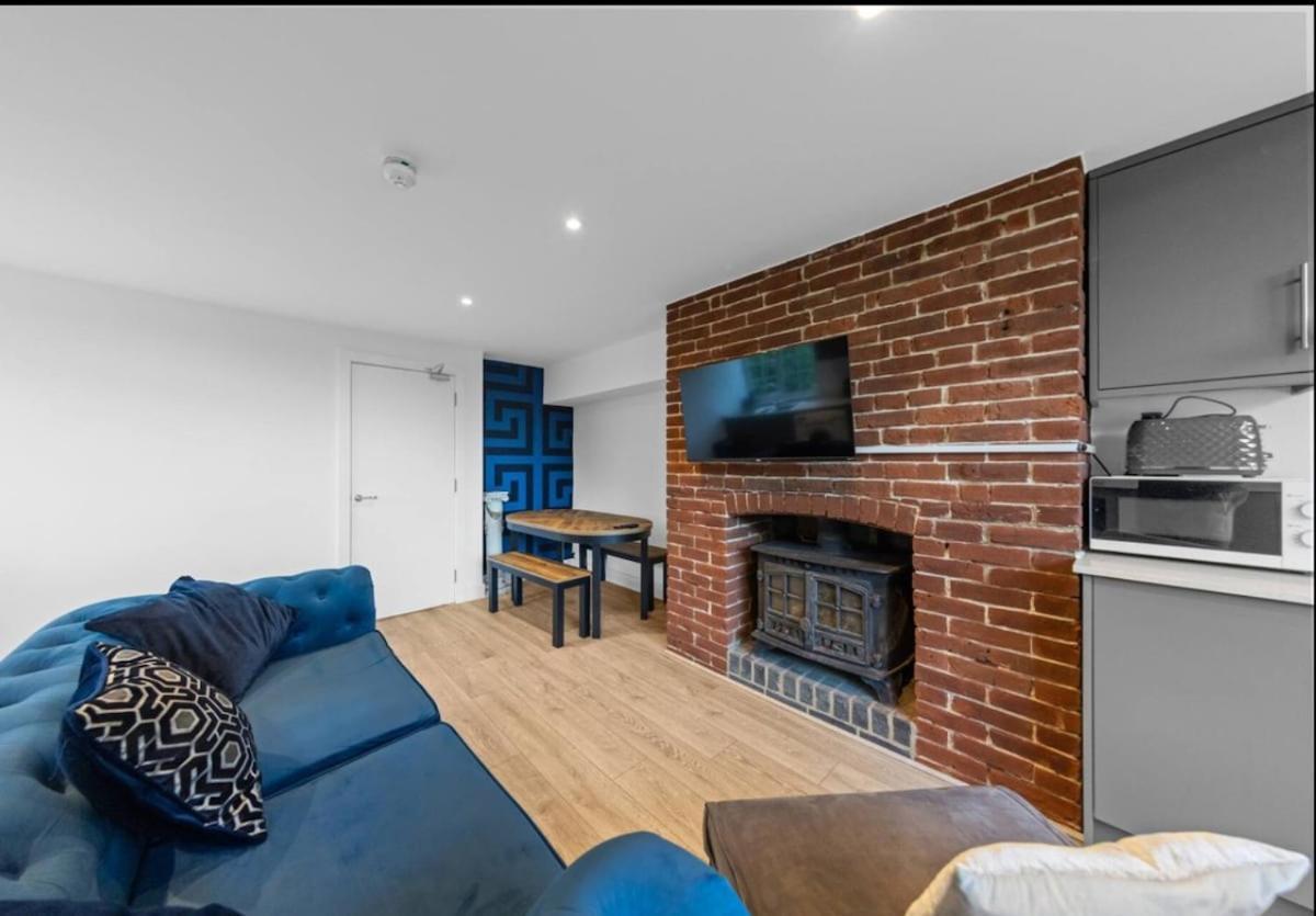 With En-suite And Hot-tub Apartment *