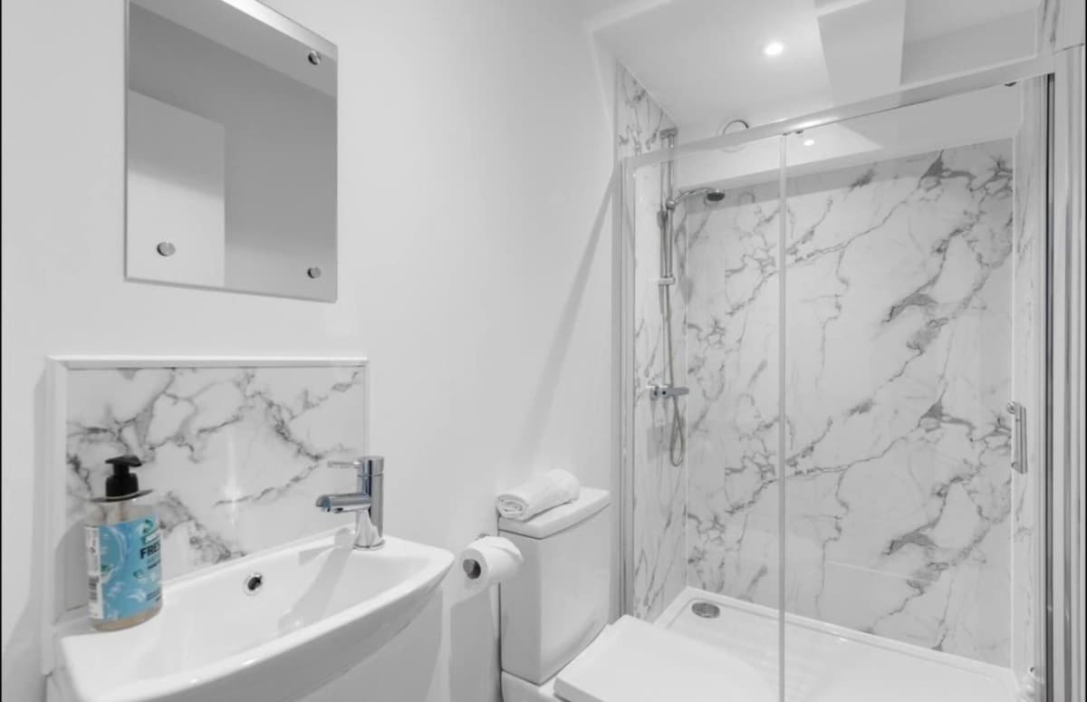 With En-suite And Hot-tub